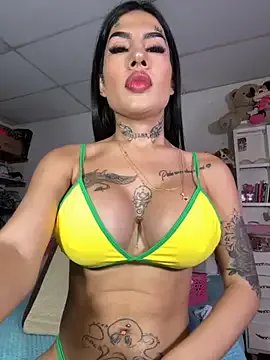 saragill323 on StripChat