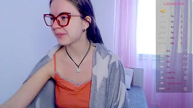 Sarah_HS on StripChat