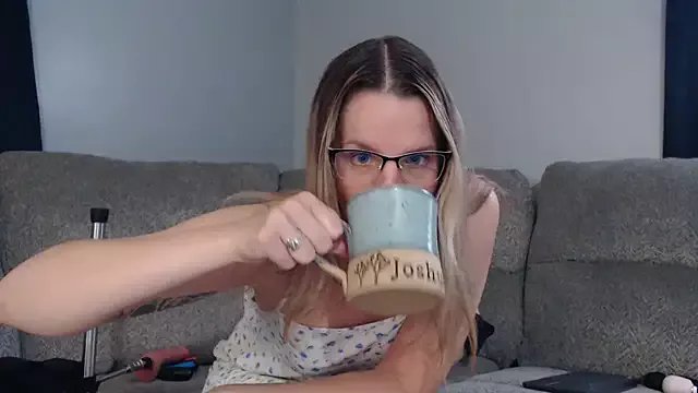 Sarahtineke on StripChat