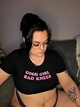 Saucy-Serenity on StripChat