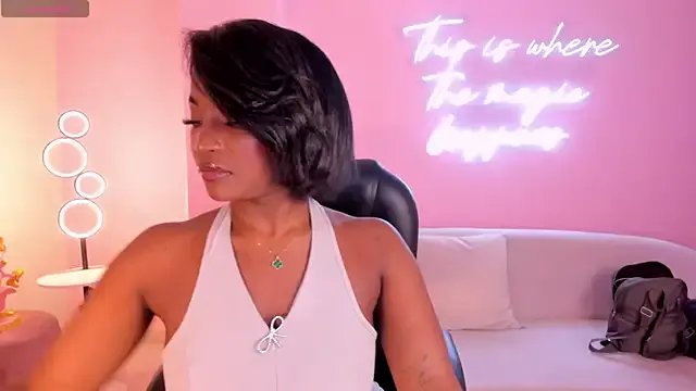 SavannahStorm on StripChat