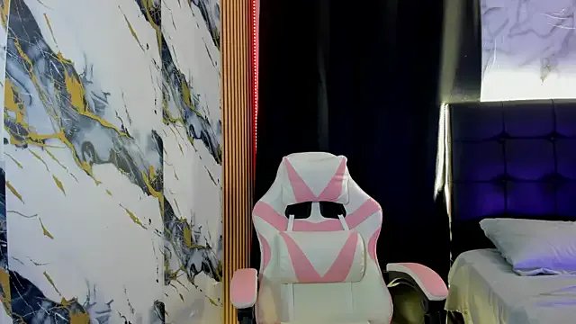 Scarlet_DLuce on StripChat