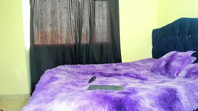 Freechat scarlet_tommy on StripChat