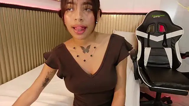 Scarlet_Vixen_ on StripChat