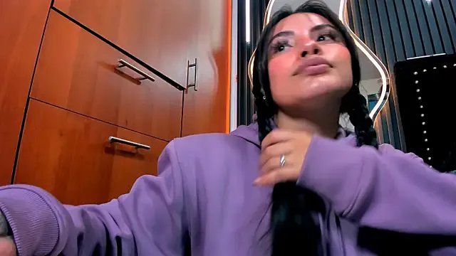 scarletr_red on StripChat