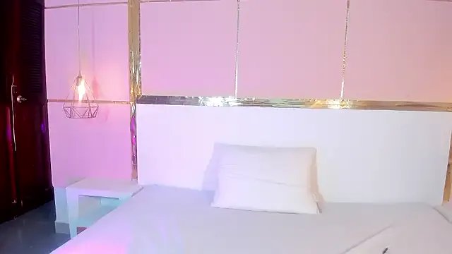 ScarletRose10 on StripChat