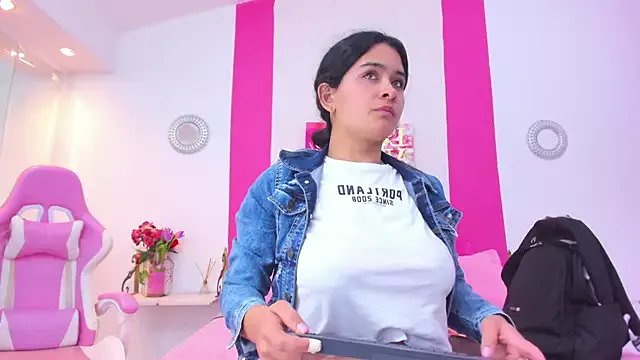 scarlette_15_ on StripChat