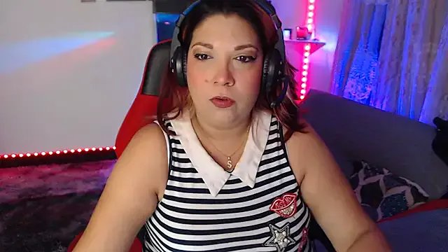 Scarlette_thoms on StripChat