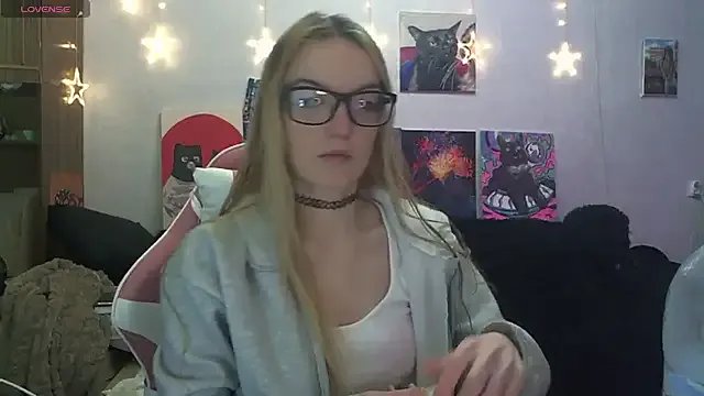 SecretSophia — new mac with new logitech web cam