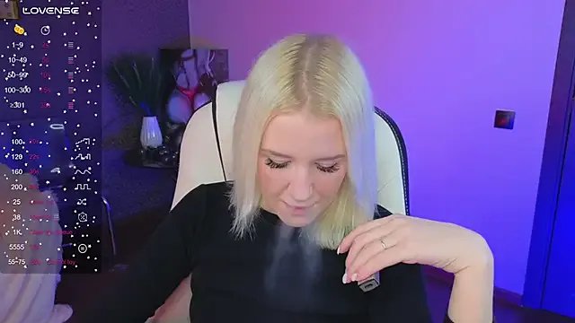 Selenatrend on StripChat