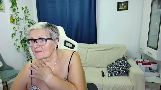 Selenna57 on StripChat