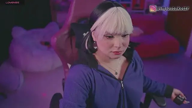 sensualkattt on StripChat