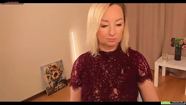 Freechat sexmom8 on StripChat