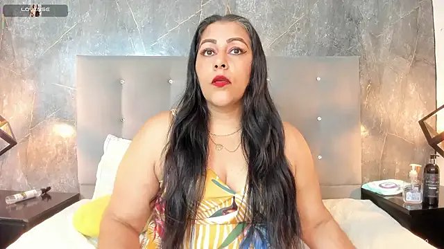 SexxyPamela — Play pussy 5 minuts