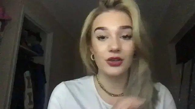 SexyVeloura — Striptease First Time in Public