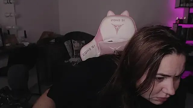 SexyWitch_666 on StripChat