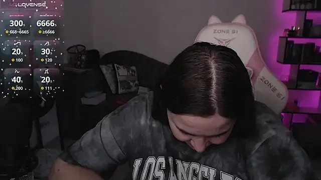 SexyWitch_666 on StripChat