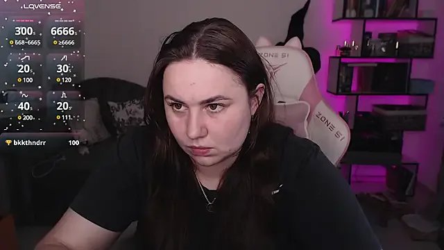 SexyWitch_666 on StripChat