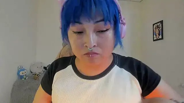 Shaddycute_ on StripChat