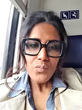 ShanialaFrancaise on StripChat