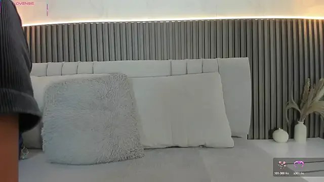 SHANONCLARK on StripChat