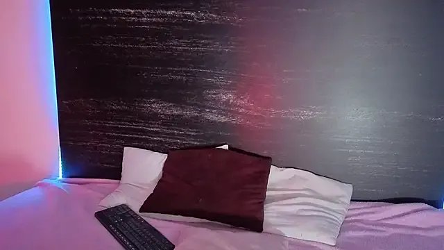 sharlot24 on StripChat