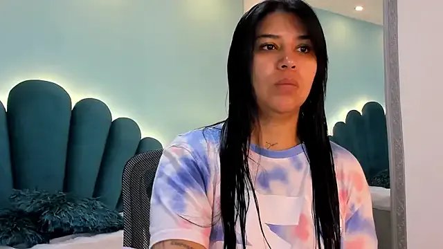 sharlott18 on StripChat