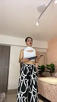 SHARONN____ on StripChat