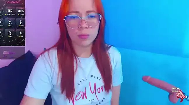 SharonR1 on StripChat