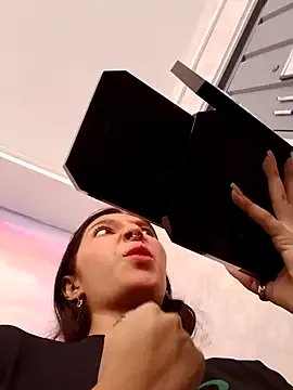 sheylawood on StripChat