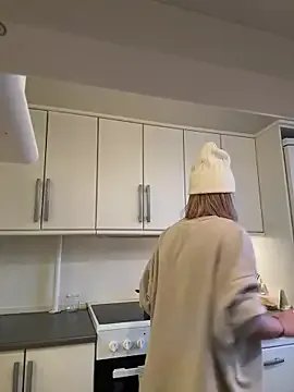 SilkyMira on StripChat