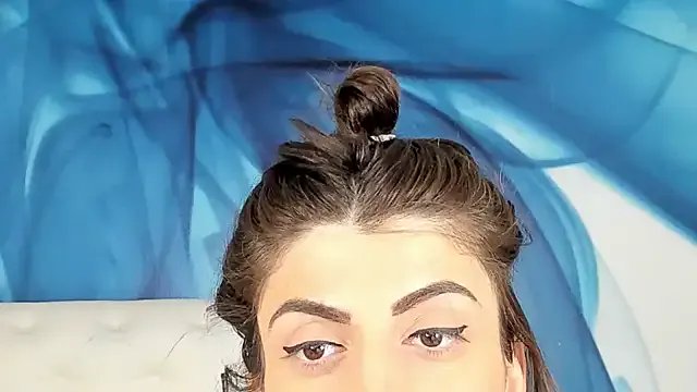 SkinnyDolly on StripChat