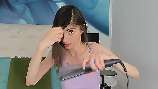 SkinnyDolly on StripChat