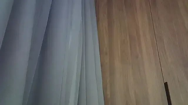 SkinnyKitten on StripChat