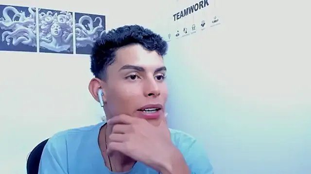 sky_jules on StripChat