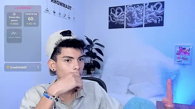 sky_jules on StripChat