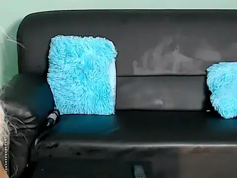 Slenderxxx2 on StripChat