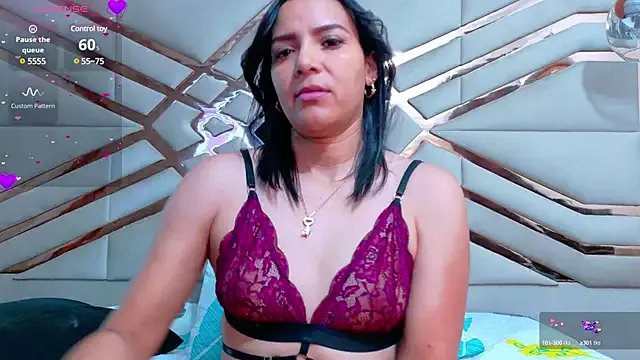 Sluttyandmature on StripChat