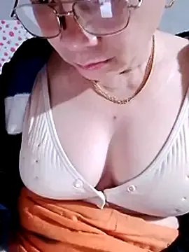 small-house123 on StripChat