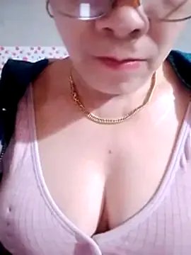 small-house123 on StripChat