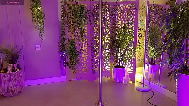 Smiley_Mia on StripChat