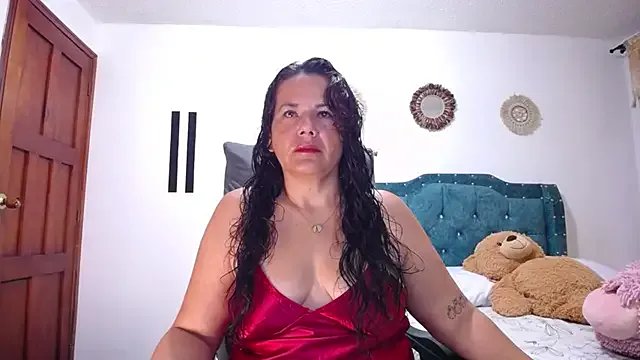 sofiamature01 — montar dildo