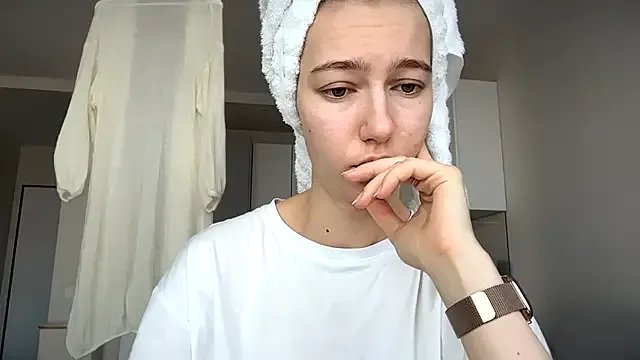 solar_bella on StripChat