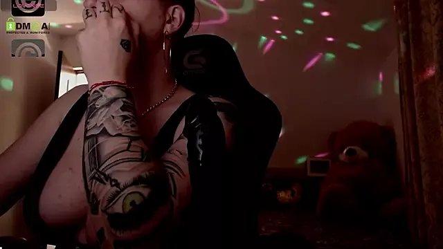 SonyaDevon on StripChat