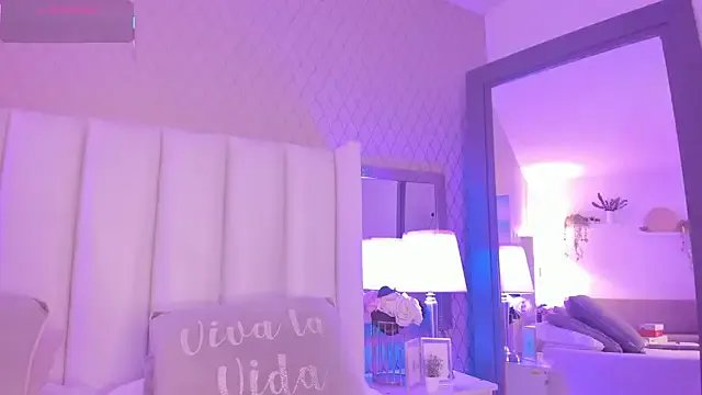 SophiaSmiiths_ on StripChat