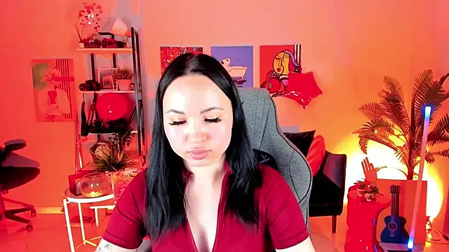 SophiaTurner — air kiss