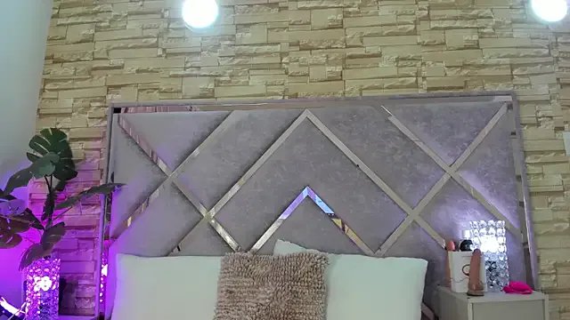 sophie_pariss on StripChat