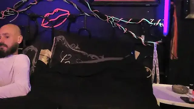 Splash_Queen420 — Lick on daddy dick use new dildo