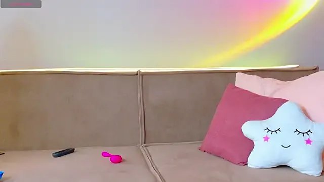 StarrShinee on StripChat