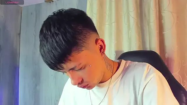 Steev_Novoa on StripChat